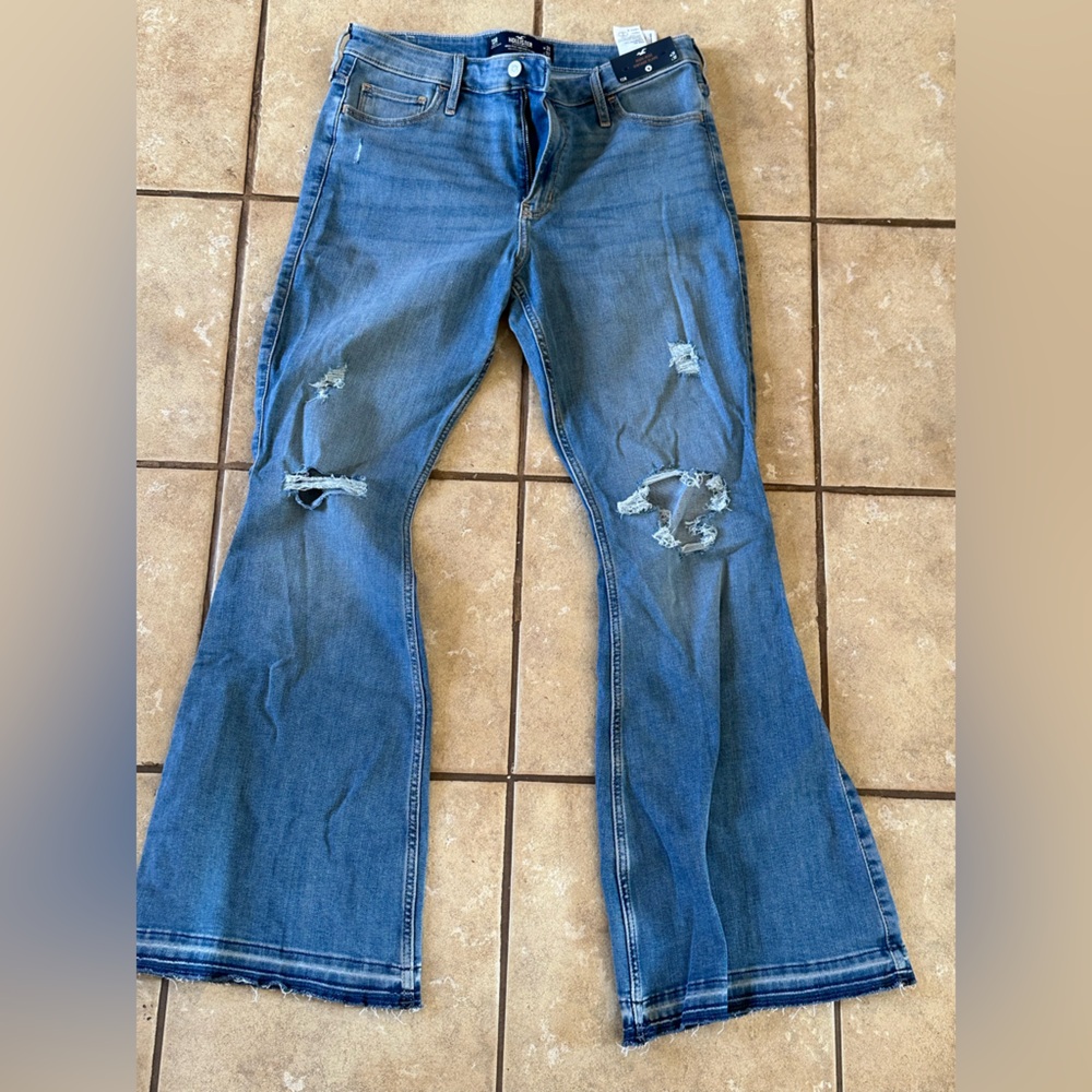 Brand new flare jeans. Never worn!